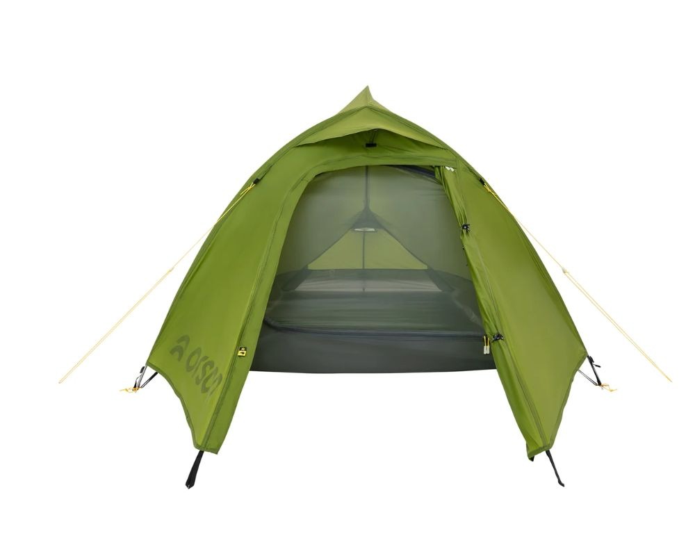 Vista frontale della tenda Tracker Pro 2 di colore verde oliva con l'apertura esterna sollevata che mostra la struttura interna.